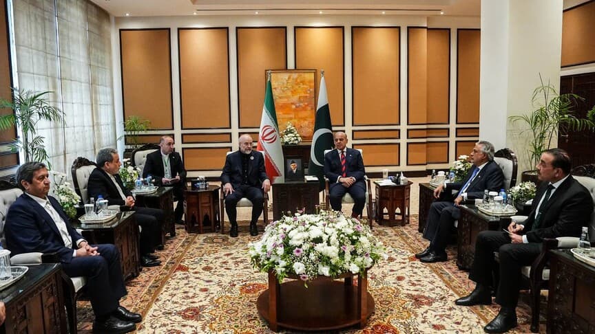 Efforts underway to resolve pending issues between US, Iran: Pakistani premier